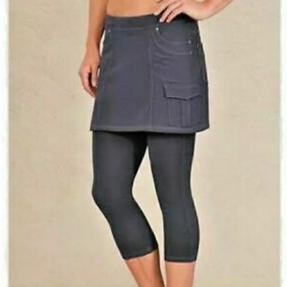 Athleta Bettona 2 in 1 mini skirt and leggings